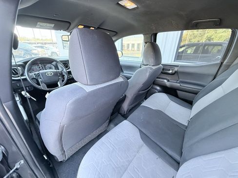 Used 2022 Toyota Tacoma TRD Off-Road image 27