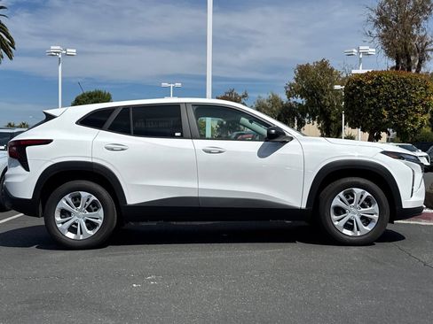 Used 2026 Chevrolet Trax LS FWD image 4