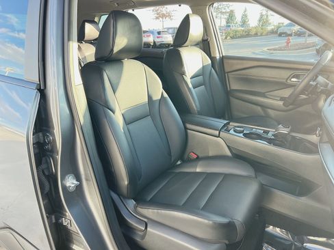 Used 2023 Nissan Rogue SV w/ SV Premium B Package image 27