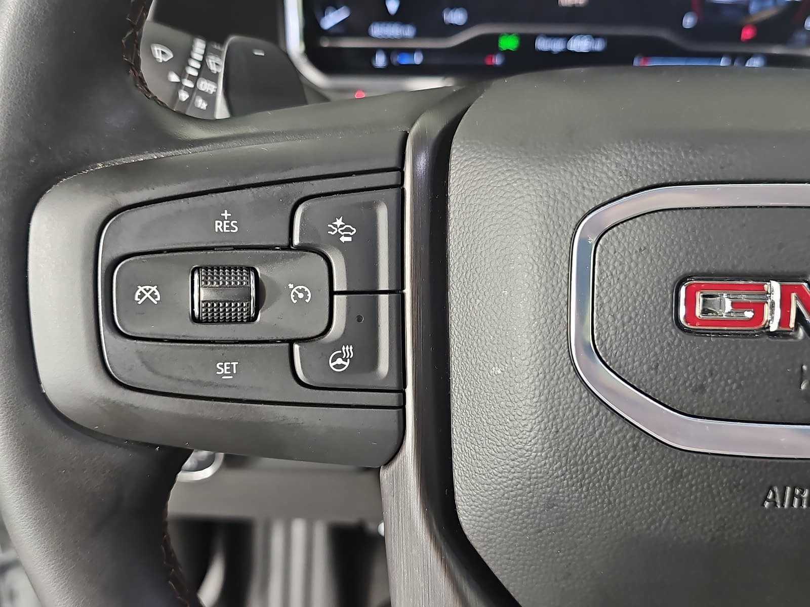 Used 2025 GMC Sierra 1500 AT4 w/ AT4 Premium Package AWD/4WD image 14