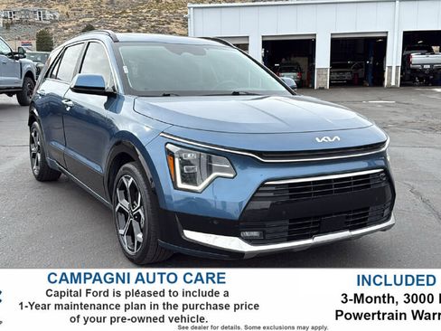 Used 2024 Kia Niro SX Touring image 1