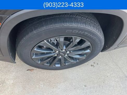 Used 2023 Chevrolet Traverse RS w/ LPO, Floor Liner Package FWD image 2