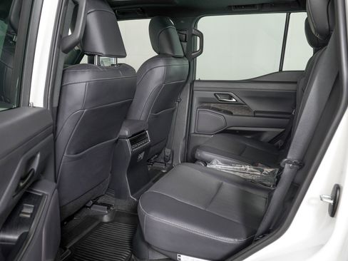 Used 2026 Lexus GX 550 w/ Accessory Package (2T) image 16