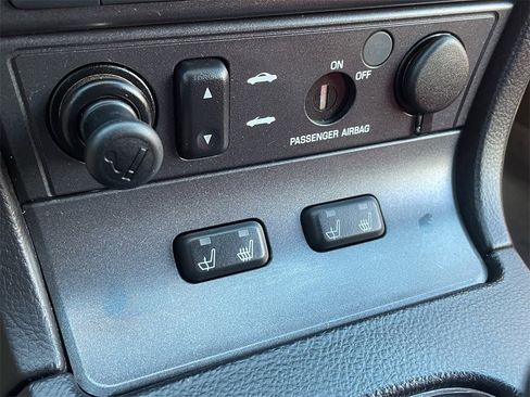 Used 2003 Ford Thunderbird image 31