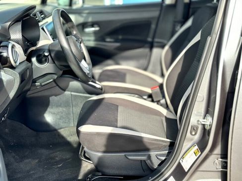 Used 2021 Nissan Versa SV image 5