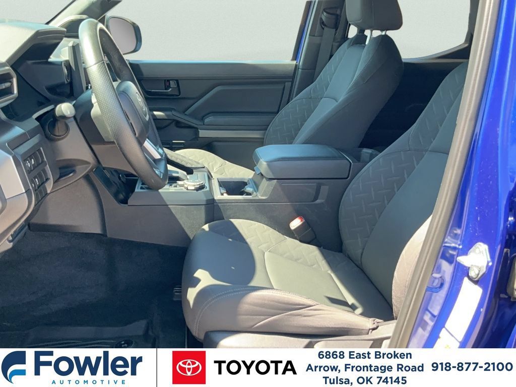 Certified 2025 Toyota Tacoma SR5 w/ SR5 Upgrade Package AWD/4WD image 10