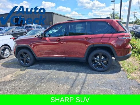 Used 2023 Jeep Grand Cherokee Altitude AWD/4WD image 4
