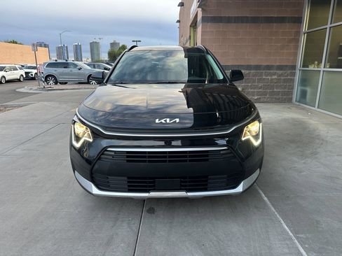 Used 2024 Kia Niro EX image 9