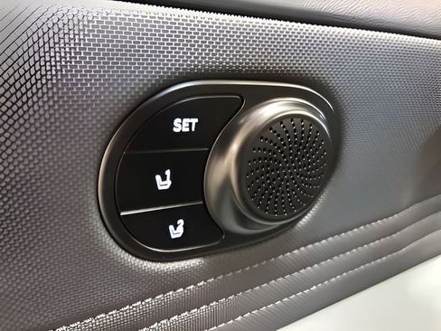 New 2025 Hyundai Elantra Limited image 55