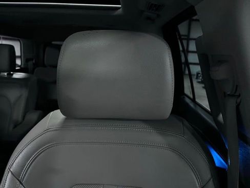 Used 2024 Ford Expedition Limited image 19