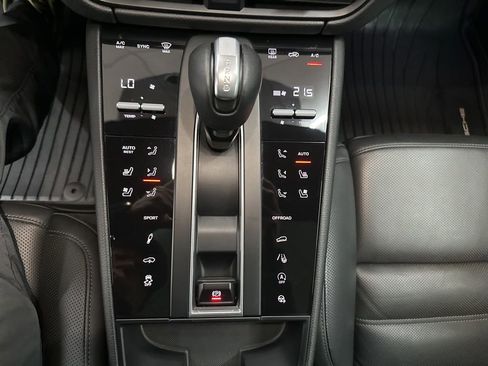 Used 2022 Porsche Macan S AWD/4WD image 17