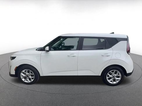 Used 2025 Kia Soul LX w/ LX Technology Package FWD image 8