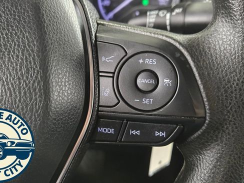 Used 2020 Toyota Camry LE FWD image 13