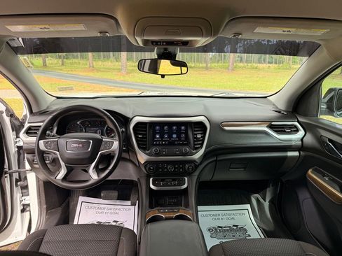 Used 2023 GMC Acadia SLE w/ Driver Convenience Package FWD image 12
