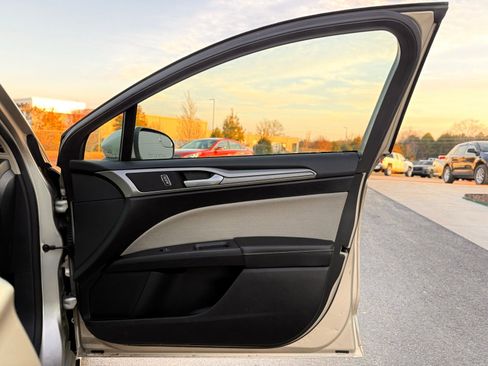 Used 2018 Ford Fusion S image 19