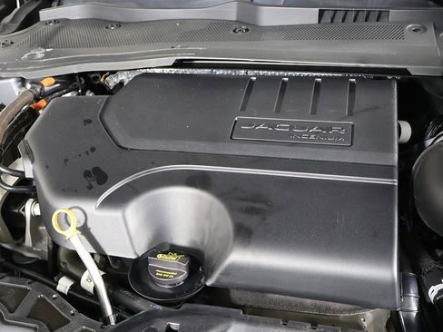 Used 2022 Jaguar E-PACE SE image 19