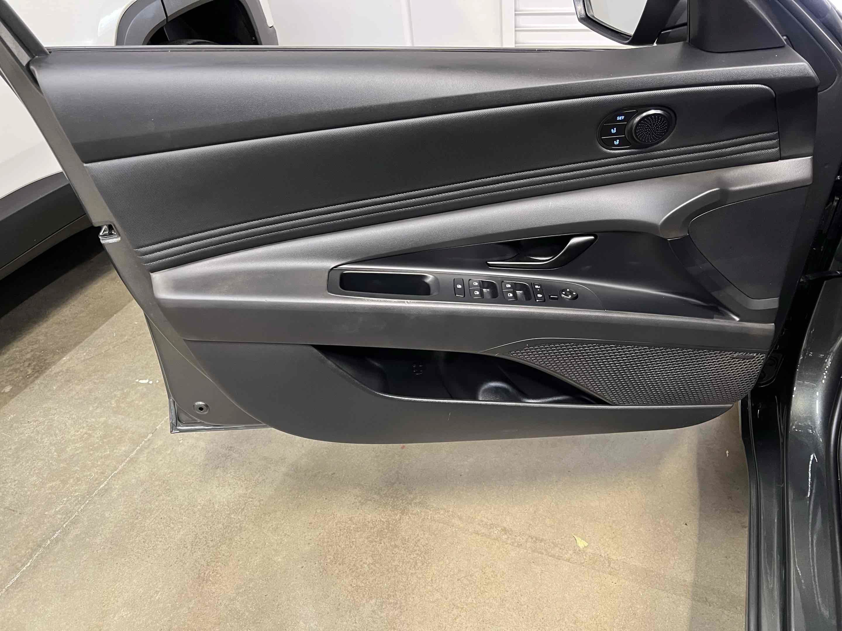 Used 2025 Hyundai Elantra Limited FWD image 39