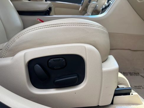 Used 2011 Lincoln MKS FWD image 22