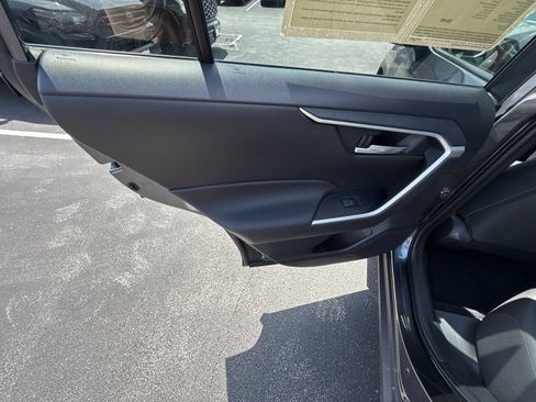 Used 2025 Toyota RAV4 XLE FWD image 22
