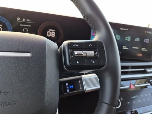 Used 2025 Hyundai Santa Fe SEL image 31