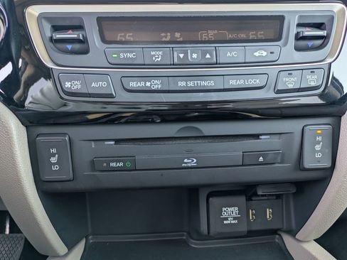 Used 2017 Honda Pilot Touring image 23