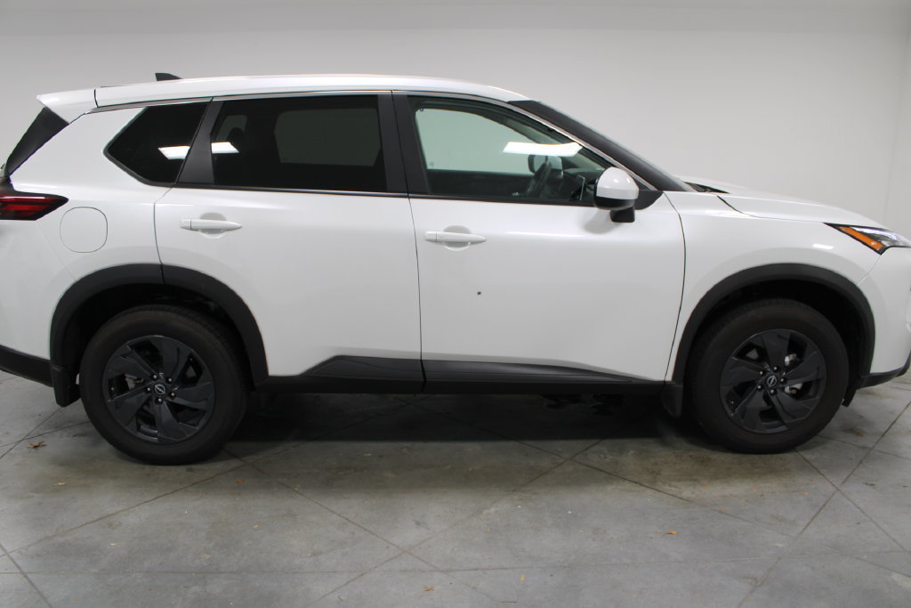 Used 2026 Nissan Rogue SV w/ Cold Weather Package FWD image 11