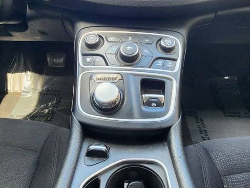 Used 2016 Chrysler 200 Limited FWD image 13