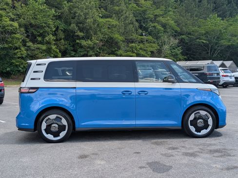 Used 2025 Volkswagen ID. Buzz Pro S Plus RWD image 10