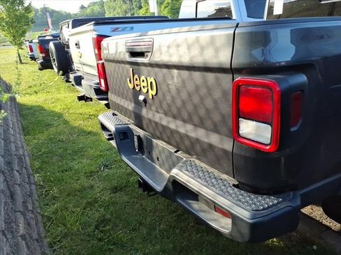 Used 2022 Jeep Gladiator Sport AWD/4WD image 8