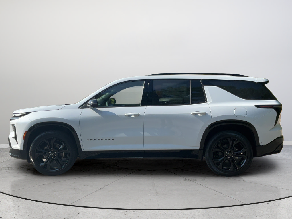 New 2027 Chevrolet Traverse RS w/ LPO, Floor Liner Package FWD image 4