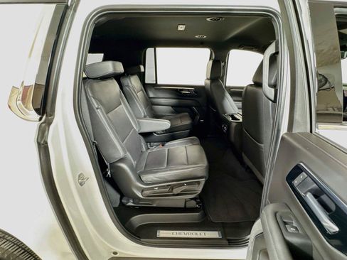 Certified 2026 Chevrolet Suburban LT w/ Comfort Package AWD/4WD image 27
