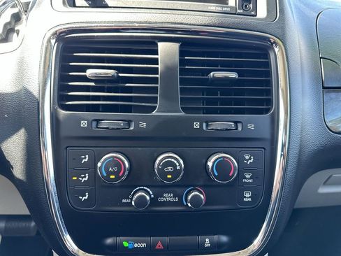 Used 2019 Dodge Grand Caravan SE image 29