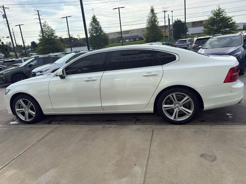 Used 2018 Volvo S90 T5 Momentum w/ Convenience Package FWD image 6