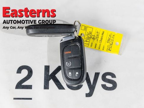 Used 2021 Jeep Cherokee Latitude Plus AWD/4WD image 25