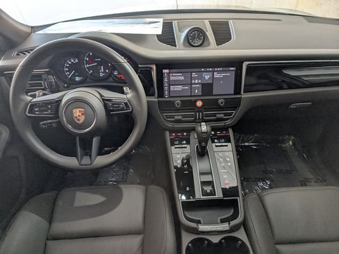 Used 2025 Porsche Macan image 27