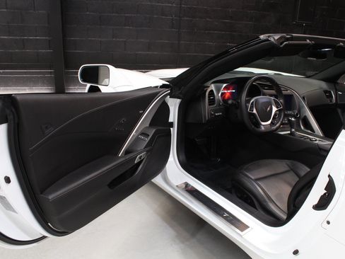 Used 2019 Chevrolet Corvette Stingray Coupe w/ 2LT Preferred Equipment Group RWD image 33