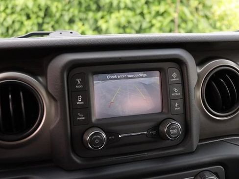 Used 2019 Jeep Wrangler Unlimited Sport AWD/4WD image 17