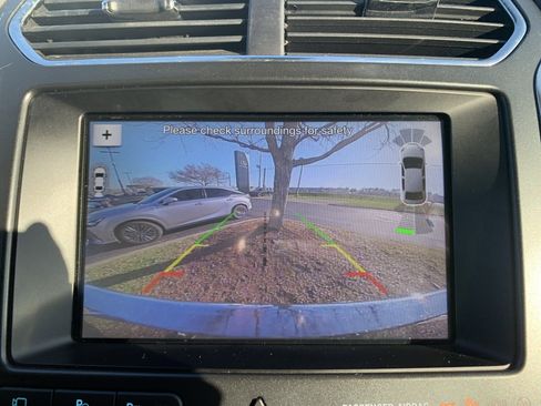 Used 2018 Ford Explorer Platinum image 25