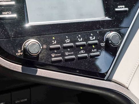 Used 2018 Toyota Camry LE FWD image 21