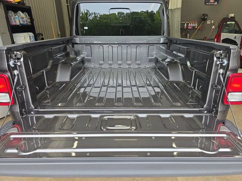 New 2026 Jeep Gladiator Sport AWD/4WD image 13