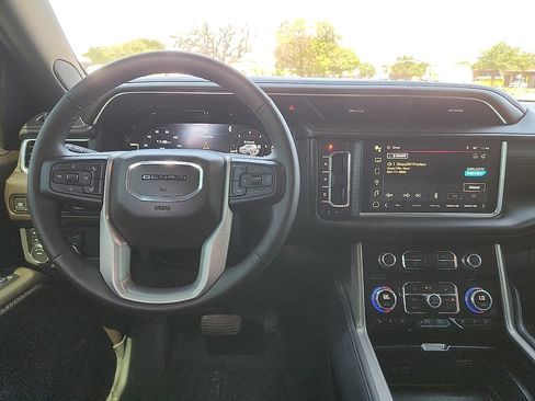 Used 2024 GMC Yukon Denali image 6