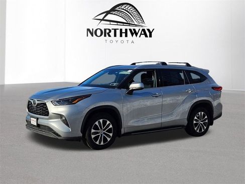 Used 2022 Toyota Highlander XLE image 8