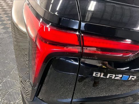 Used 2024 Chevrolet Blazer EV LT AWD/4WD image 27