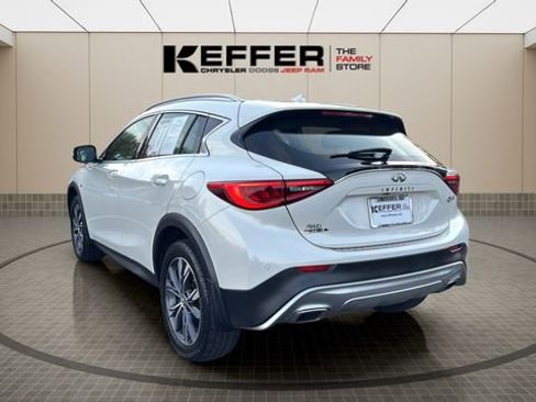 Used 2017 INFINITI QX30 Premium w/ Navigation Package image 3