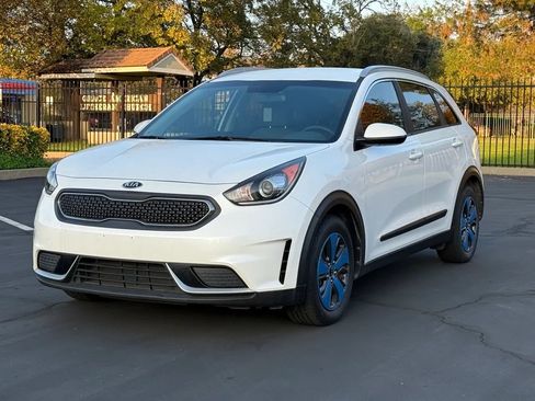 Used 2017 Kia Niro LX image 1