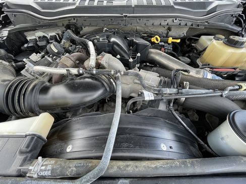 Used 2019 Ford F350 XLT w/ XLT Premium Package AWD/4WD image 6