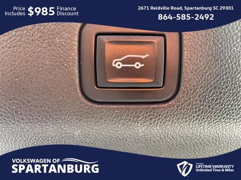 Used 2022 GMC Yukon XL Denali w/ Denali Premium Package image 9