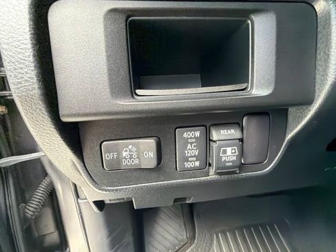 Used 2017 Toyota Tacoma TRD Off-Road w/ Tow Package (A/T) AWD/4WD image 51