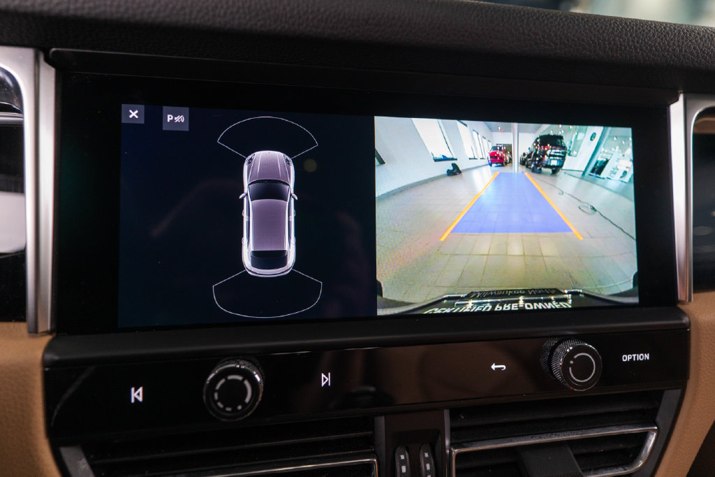 Certified 2023 Porsche Macan S AWD/4WD image 30
