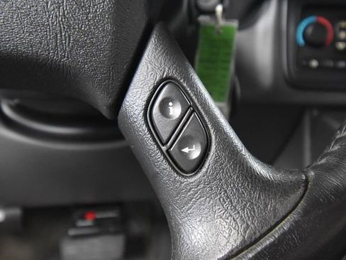 Used 2005 GMC Sierra 2500 SLT w/ Heavy-Duty Power Package image 26